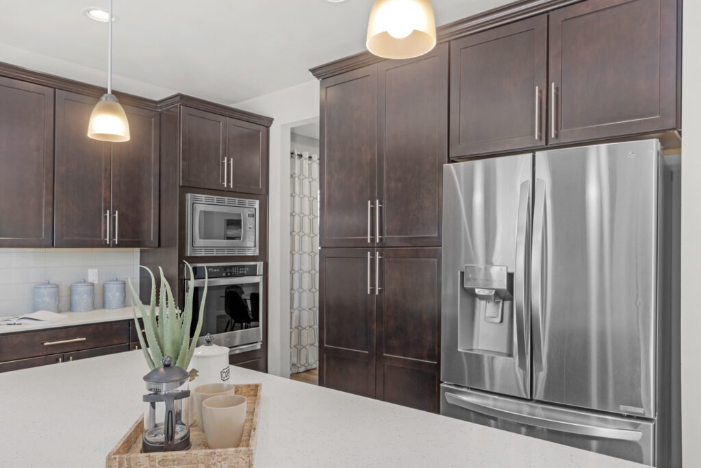 Soft Close Cabinets and Gas Cooktop